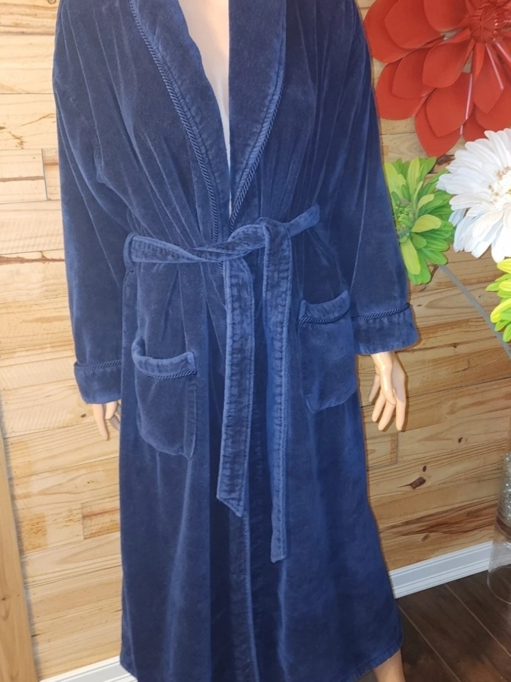 Cabernet Dark Blue Vintage Robe Size L